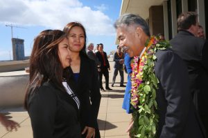 Rovy Dipaysa (left) with her mom and governor.