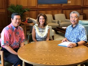 TEAMWORK: BOE chair Lance Mizumoto and Governor Ige welcome Dr. Christina Kishimoto.
