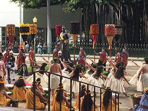 ALOHA, LILI‘U: Hula halau pay tribute to the queen at the State Capitol