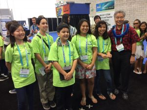 Gov. Ige with King Intermediate students at 2017 STEM event.