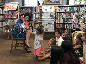 Mrs. Ige reads aloud to children at the Moloka'i Public Library.