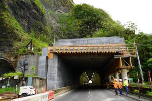 Governor Ige, HDOT director Jade Butay and highways deputy Ed Sniffen inspect the new rock shed protection at the Pali.