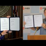 Governors Ige and Tamaki with their clean energy agreements.