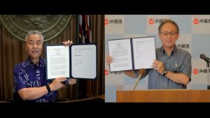Governors Ige and Tamaki with their clean energy agreements.