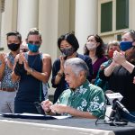 Group picture of Governor Ige