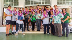 Governor and Mrs. Ige with the winning UH Rainbow Warriors and coaching staff.
